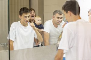 Side view family looking mirror